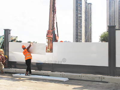 施工圍擋廠家應(yīng)當(dāng)如何進(jìn)行選擇？圍擋價(jià)格與質(zhì)量掛鉤嗎？